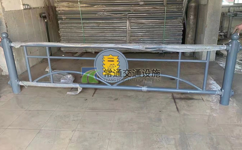 圓廣告板大圓管灰色城市鋅鋼交通護